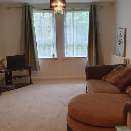 2-Bedroom Back Hilton Area Apartment - Ground Floor, Aberdeen City Center الغرفة الصورة